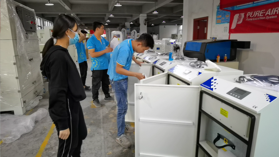 拋光車間除塵器，執(zhí)信環(huán)保為工業(yè)加工提供除塵設(shè)備。